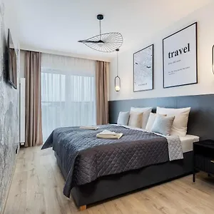 Klimatyzowany Very Berry Z Parkingiem W Poznaniu By Renters Apartament
